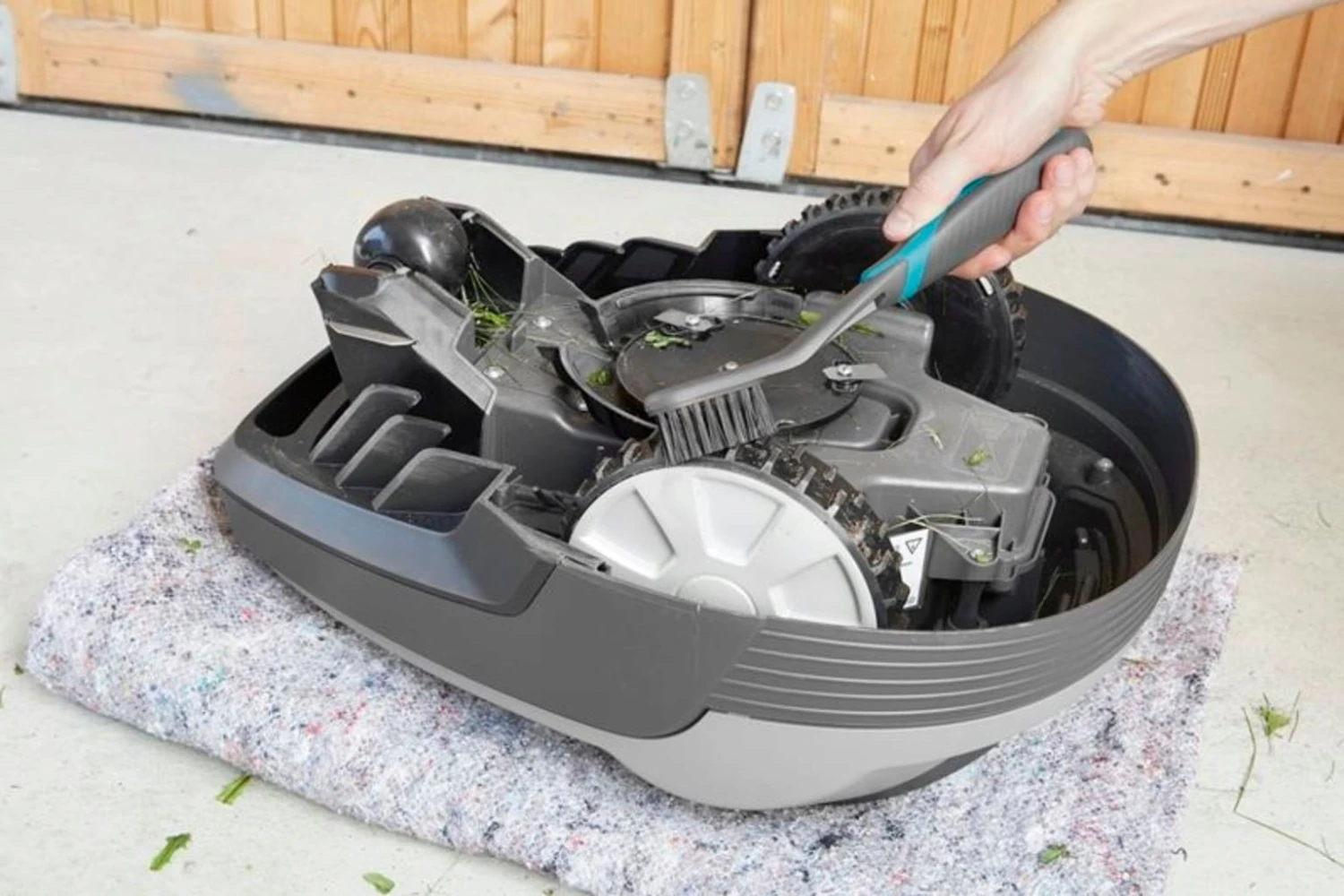 Gardena Wartungs- Und Reinigungs-Set Für Mähroboter – Bild 7